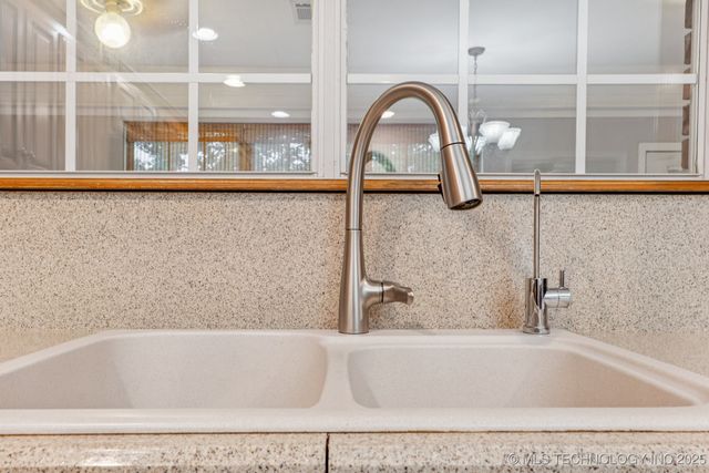 617 Ridgewood Drive, Pryor, OK 74361