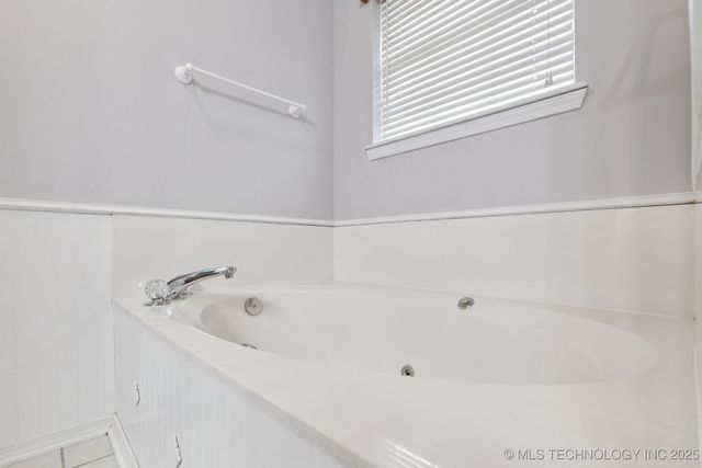 617 Ridgewood Drive, Pryor, OK 74361