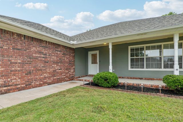 617 Ridgewood Drive, Pryor, OK 74361