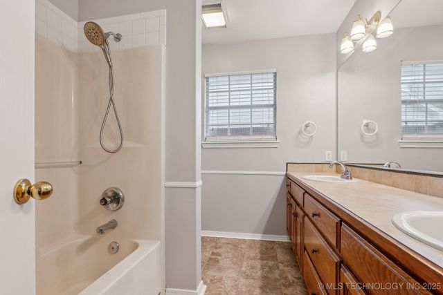 617 Ridgewood Drive, Pryor, OK 74361