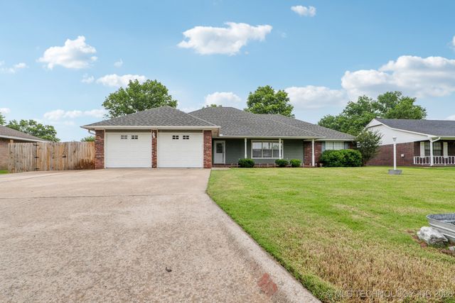 617 Ridgewood Drive, Pryor, OK 74361