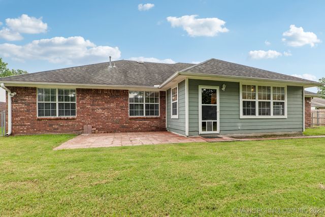 617 Ridgewood Drive, Pryor, OK 74361