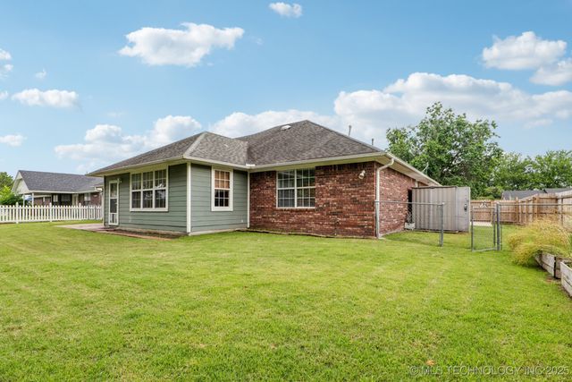 617 Ridgewood Drive, Pryor, OK 74361