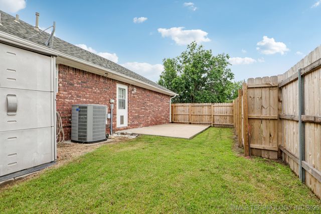 617 Ridgewood Drive, Pryor, OK 74361