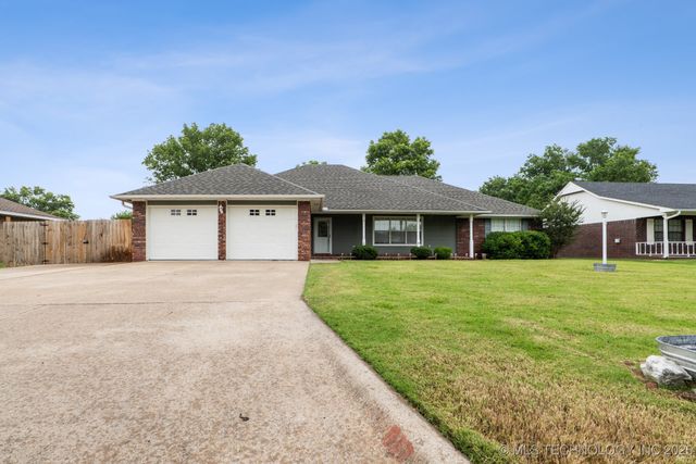 617 Ridgewood Drive, Pryor, OK 74361