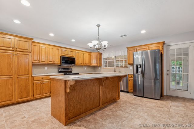 617 Ridgewood Drive, Pryor, OK 74361