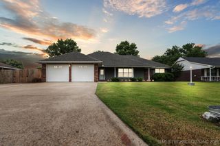 617 Ridgewood Drive, Pryor, OK 74361