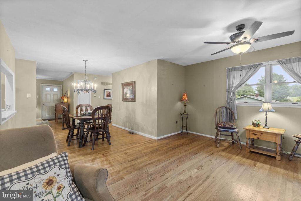 Image 8 of property listing at 3701 CLYDESDALE ROAD WAY, Reisterstown, MD 21136