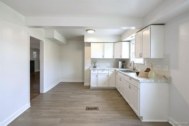 15721 Mansfield Street, Detroit, MI 48227