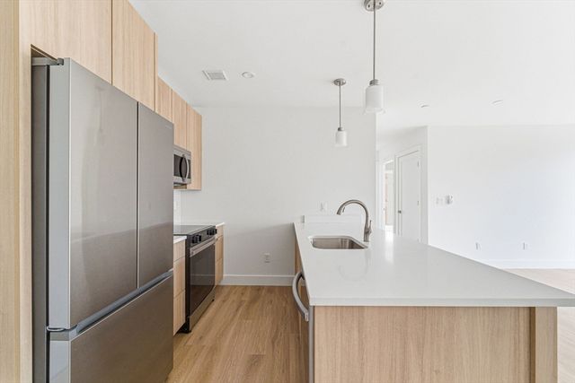1035 Commonwealth Ave 610, Boston, MA 02215