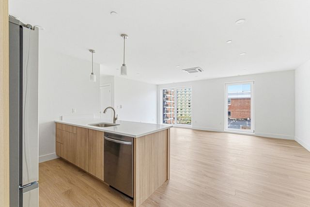 1035 Commonwealth Ave 610, Boston, MA 02215