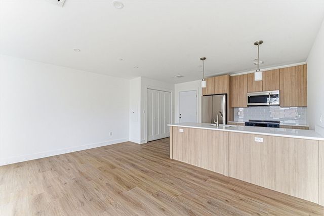 1035 Commonwealth Ave 610, Boston, MA 02215