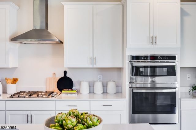 68 Eastwood Ter, East Hanover Twp., NJ 07936