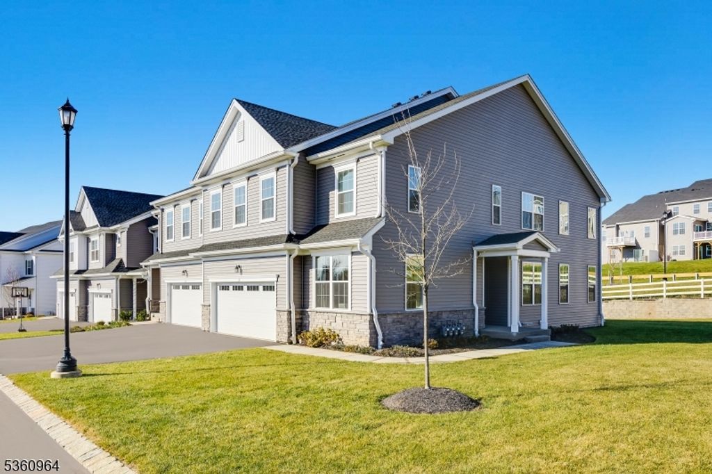 68 Eastwood Ter, East Hanover Twp., NJ 07936