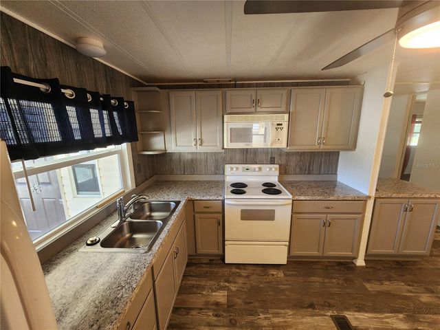 808 53RD AVENUE E 191, Bradenton, FL 34203