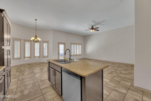 7812 ENCHANTED VIEW Drive, El Paso, TX 79911