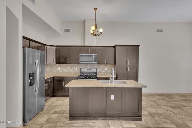 7812 ENCHANTED VIEW Drive, El Paso, TX 79911