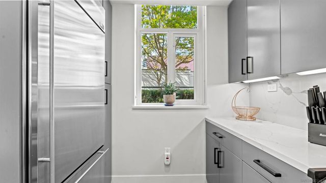 325 7Th Ave 215, San Diego, CA 92101