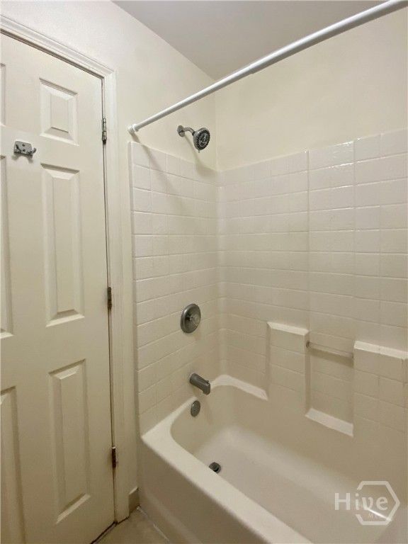 Image 10 of property listing at 1315 - Upstairs Bonaventure Road upstair, Savannah, GA 31404