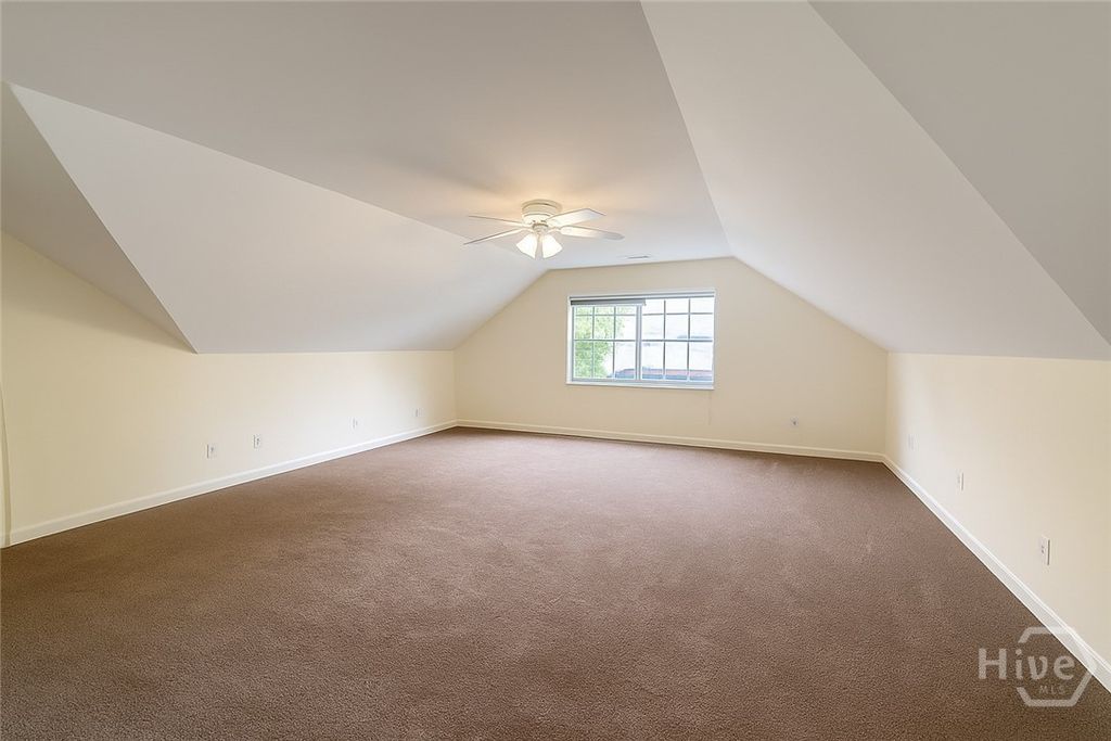 Image 12 of property listing at 1315 - Upstairs Bonaventure Road upstair, Savannah, GA 31404
