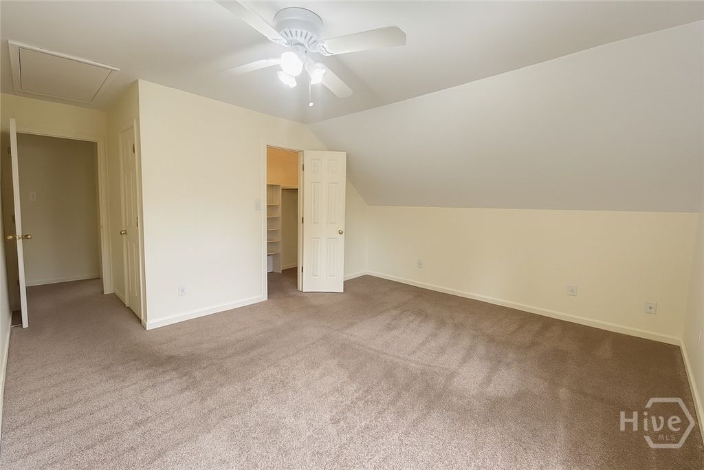 Image 15 of property listing at 1315 - Upstairs Bonaventure Road upstair, Savannah, GA 31404