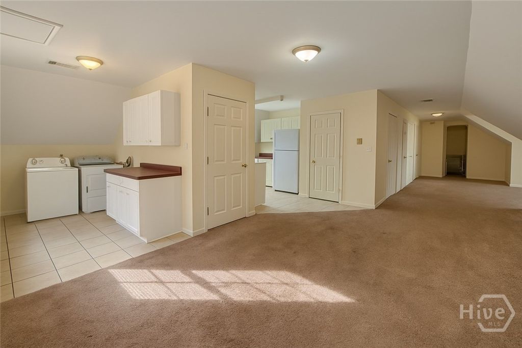Image 3 of property listing at 1315 - Upstairs Bonaventure Road upstair, Savannah, GA 31404