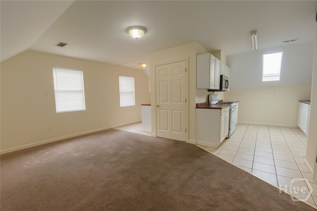 Image 5 of property listing at 1315 - Upstairs Bonaventure Road upstair, Savannah, GA 31404
