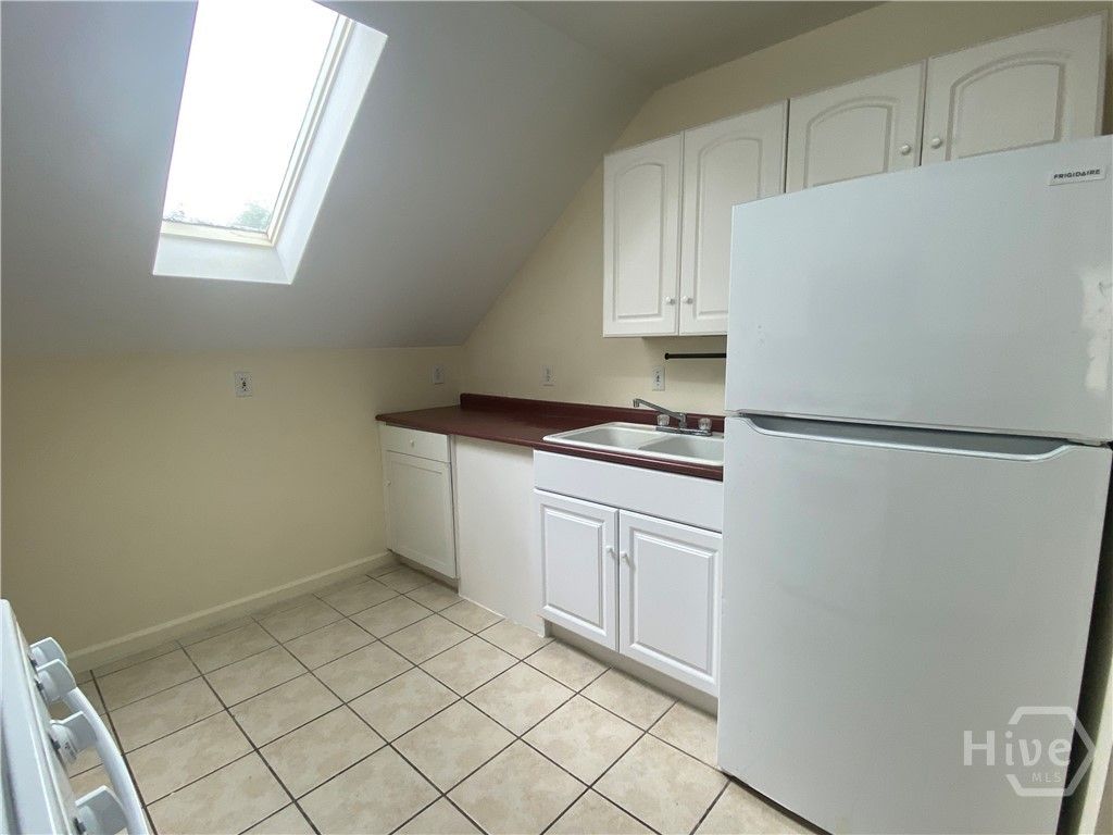 Image 7 of property listing at 1315 - Upstairs Bonaventure Road upstair, Savannah, GA 31404