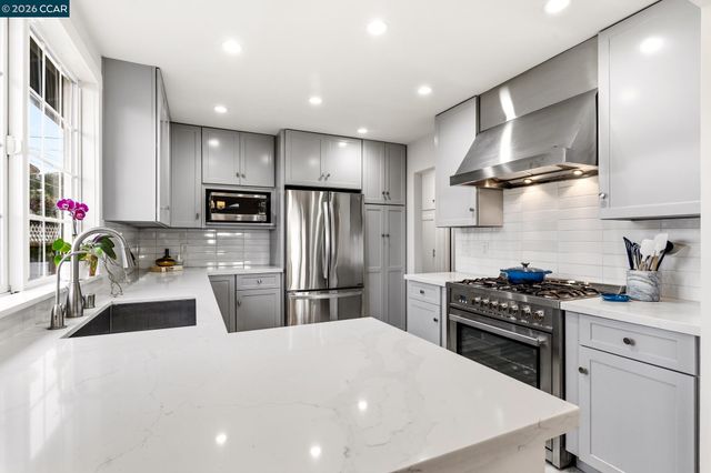 1172 Peralta Rd, Pacifica, CA 94044