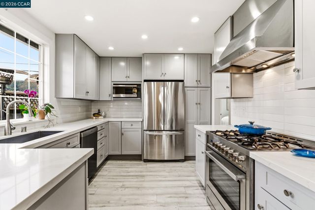 1172 Peralta Rd, Pacifica, CA 94044