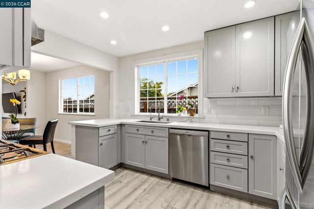 1172 Peralta Rd, Pacifica, CA 94044