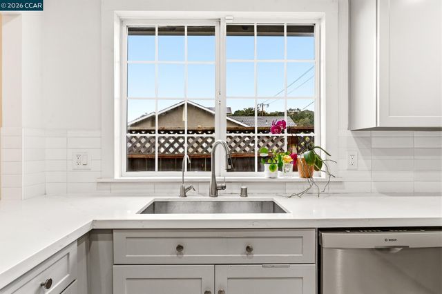 1172 Peralta Rd, Pacifica, CA 94044