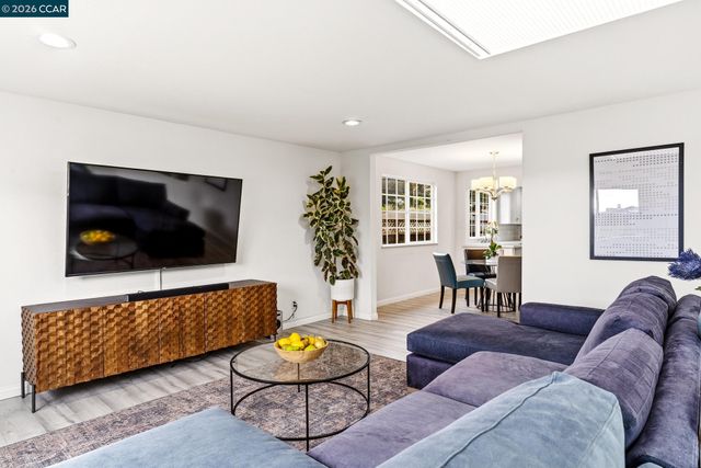 1172 Peralta Rd, Pacifica, CA 94044