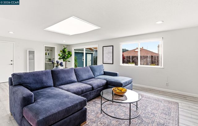 1172 Peralta Rd, Pacifica, CA 94044