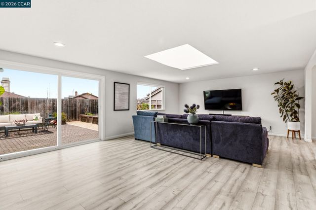 1172 Peralta Rd, Pacifica, CA 94044