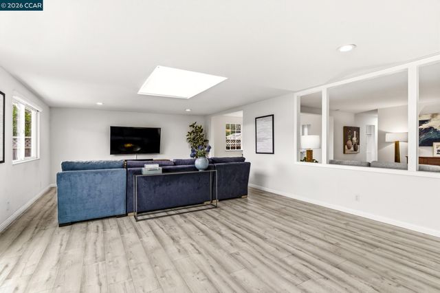 1172 Peralta Rd, Pacifica, CA 94044