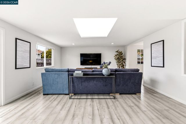 1172 Peralta Rd, Pacifica, CA 94044