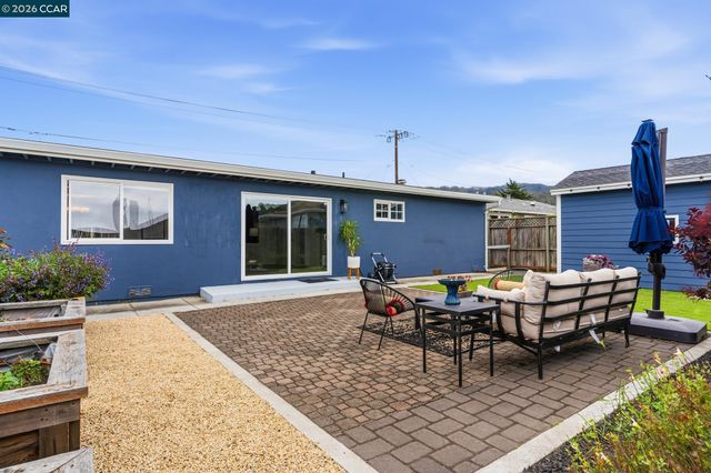 1172 Peralta Rd, Pacifica, CA 94044