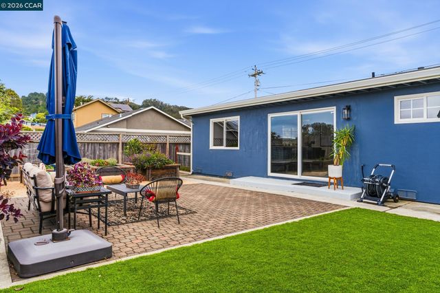 1172 Peralta Rd, Pacifica, CA 94044