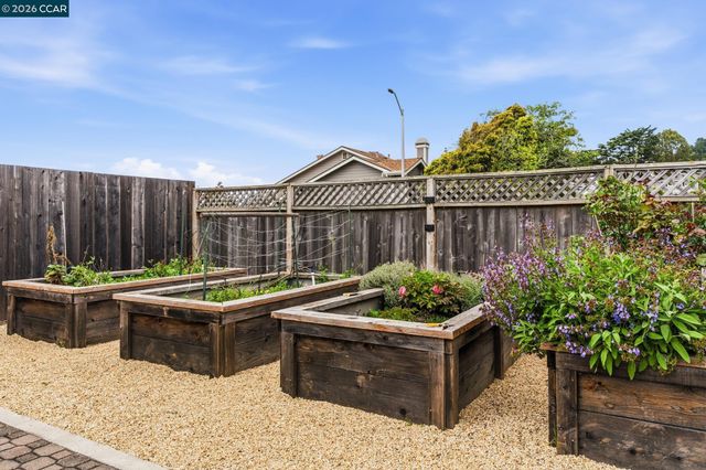 1172 Peralta Rd, Pacifica, CA 94044