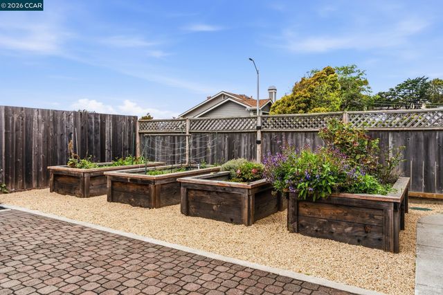 1172 Peralta Rd, Pacifica, CA 94044