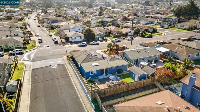 1172 Peralta Rd, Pacifica, CA 94044