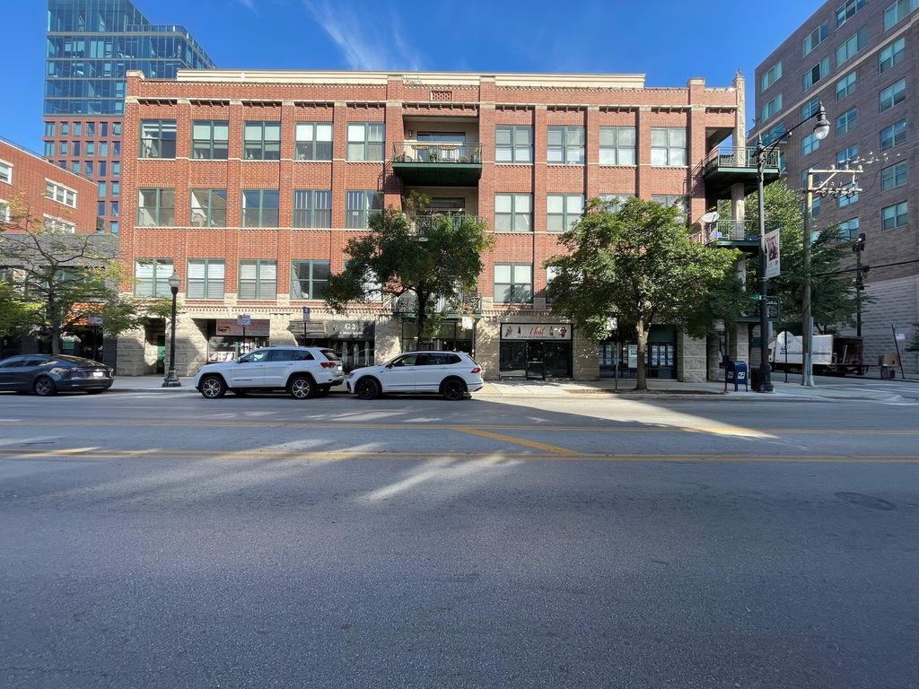 932 W MADISON Street, Chicago, IL 60607