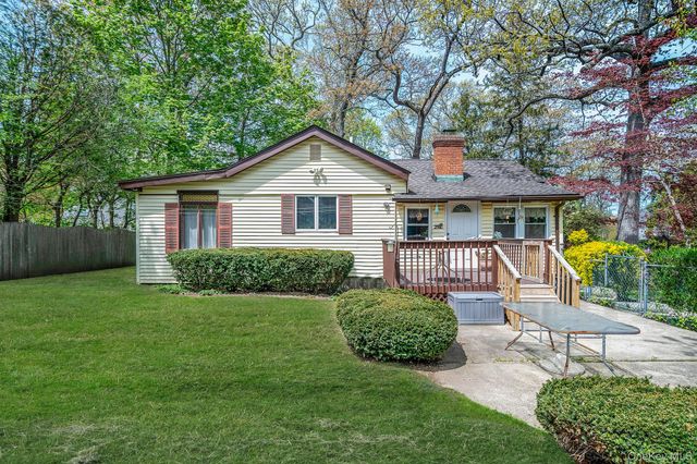18 Houghton Boulevard, Stony Brook, NY 11790