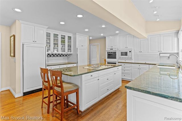 25933 Hersheyvale Drive, Franklin, MI 48025