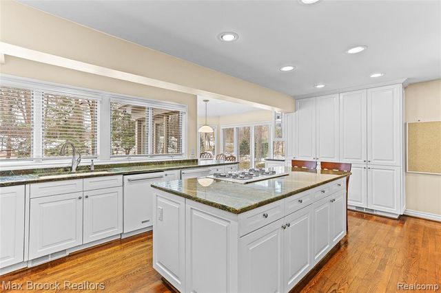 25933 Hersheyvale Drive, Franklin, MI 48025