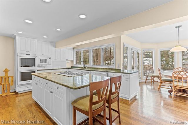 25933 Hersheyvale Drive, Franklin, MI 48025