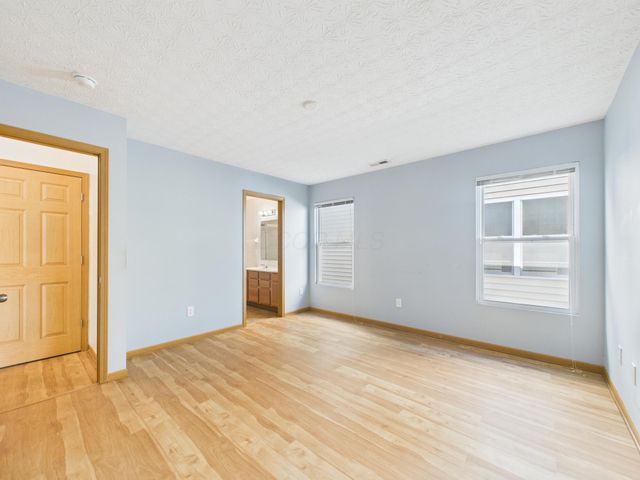 5566 Spring River Avenue, Dublin, OH 43016