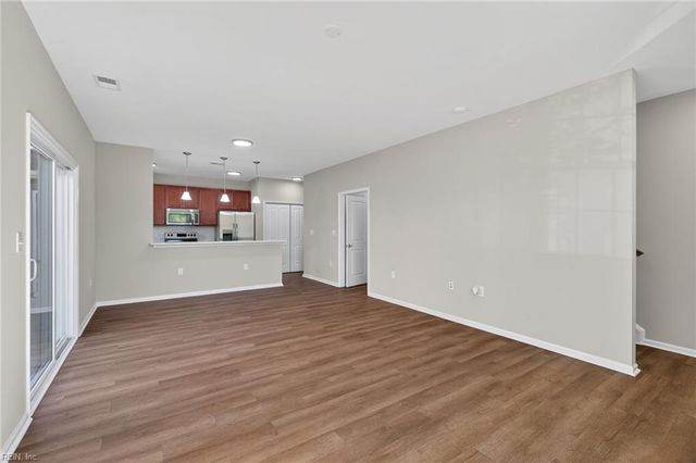 2024 Finchley DR # 385, Chesapeake, VA 23321
