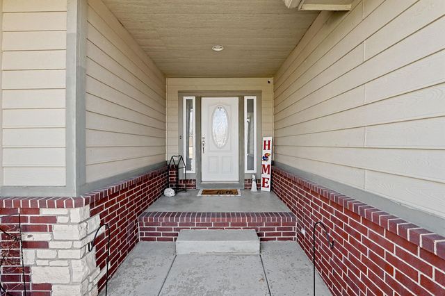 728 N Timberleaf Cir, Derby, KS 67037